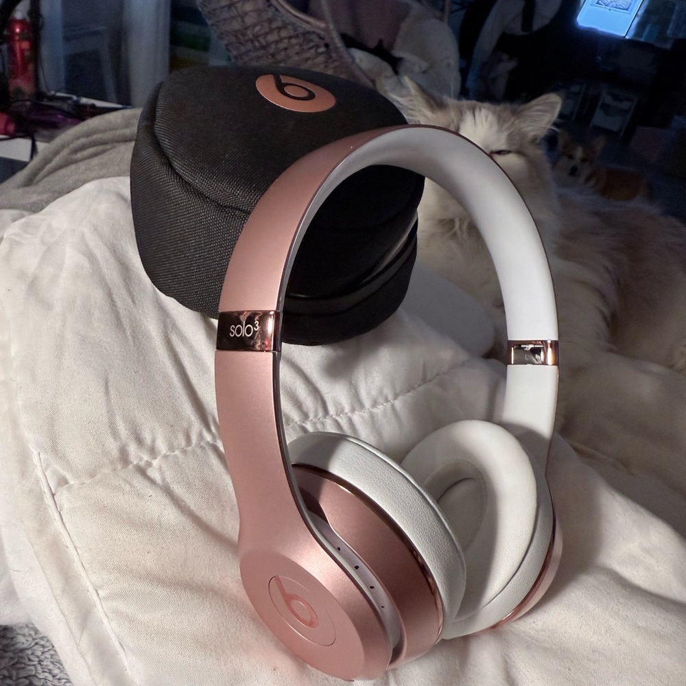 Beats by Dre Rose Gold and White On-Ear Headphones with Sleek Design